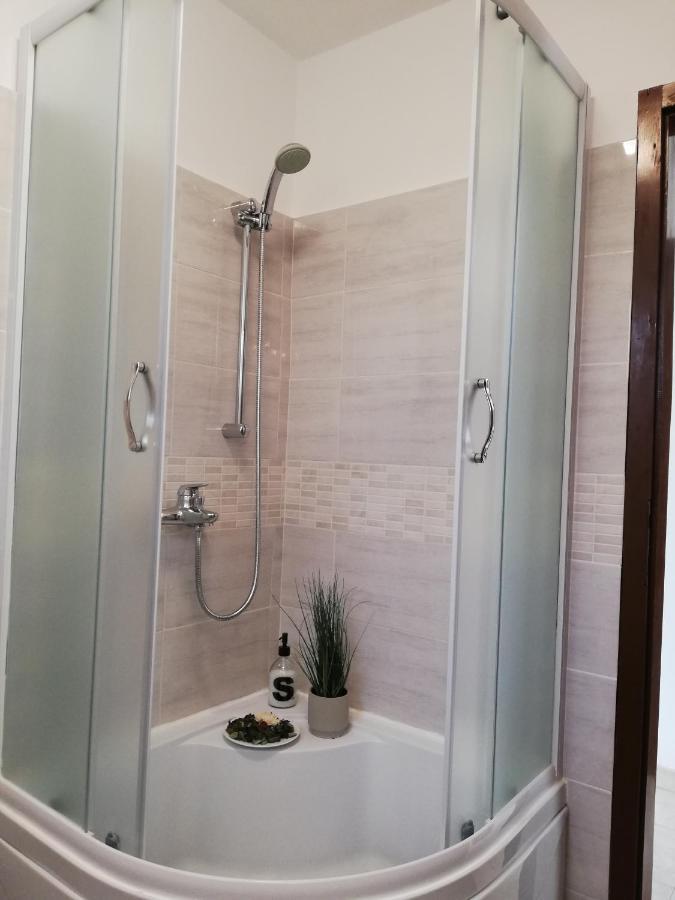 Apartments 4U Omišalj المظهر الخارجي الصورة